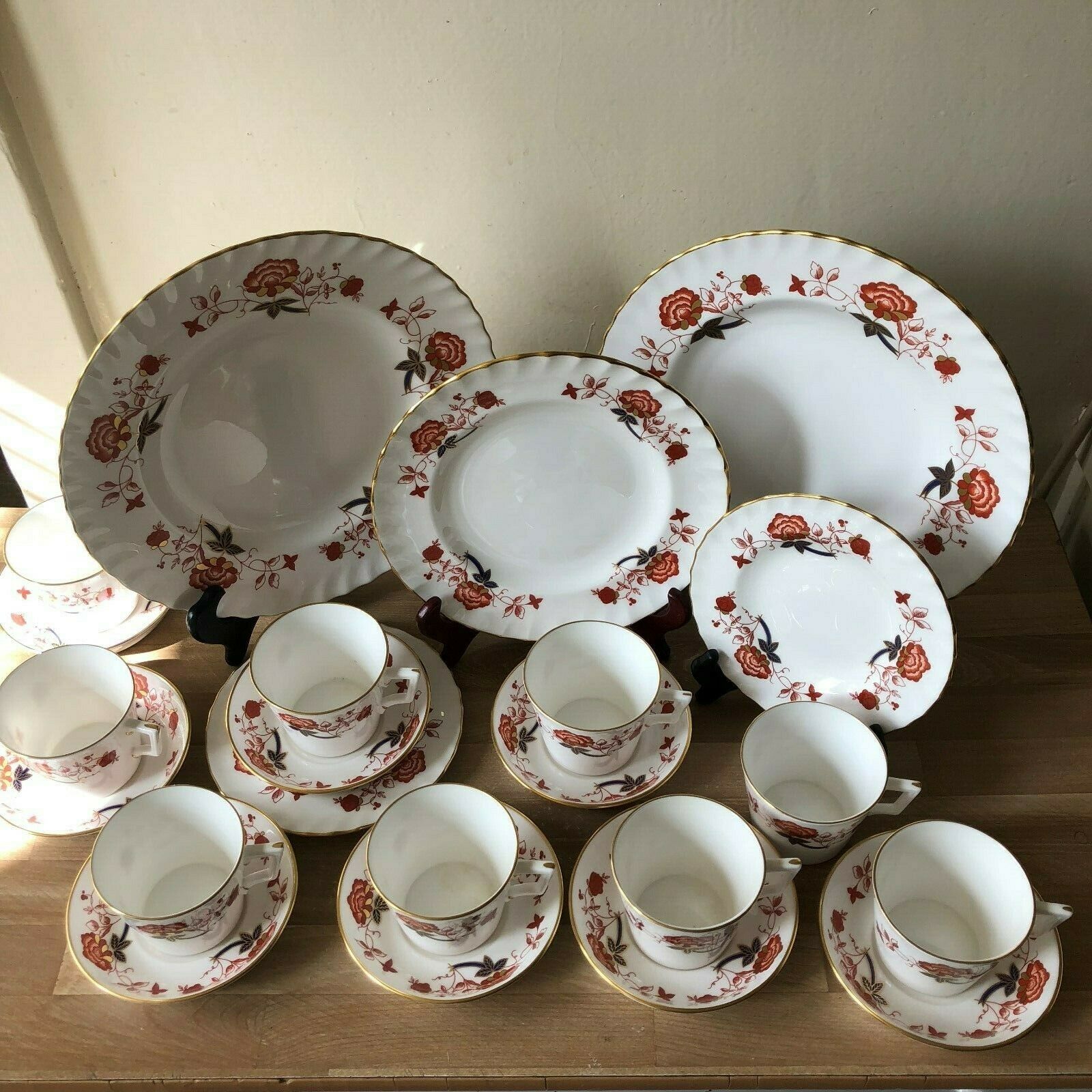 Lovely 22 Piece Set Of Royal Crown Derby Bali Pattern Dishes